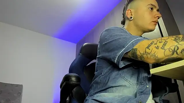 Snapshot of male_pussy chatting on 7, 11, 2025 male pussy online show from 7, 11, 2025