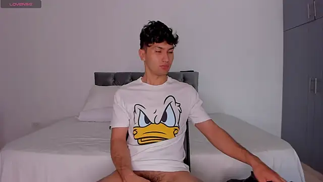 Valerio James7 online show from 5, 3, 2025