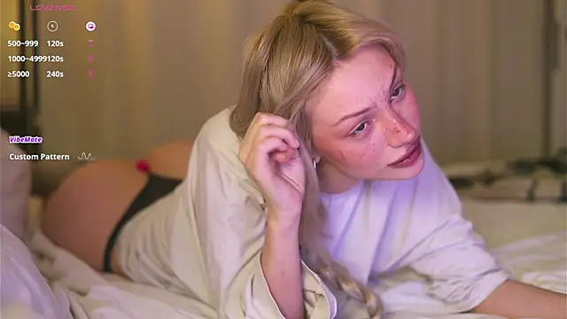 Snapshot of BabeHolly chatting on 26, 10, 2025 BabeHolly online show from 26, 10, 2025