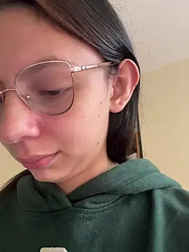 Snapshot of Bonniepark chatting on 6, 11, 2025 Bonniepark online show from 6, 11, 2025