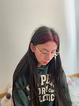 Snapshot of Bonniepark chatting on 3, 12, 2025 Bonniepark online show from 3, 12, 2025