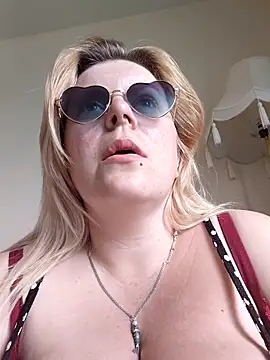 pinkieMilfPUSY online show from 9, 6, 2026
