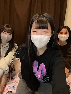 Snapshot of irohani_usagi chatting on 4, 12, 2025 irohani usagi online show from 4, 12, 2025