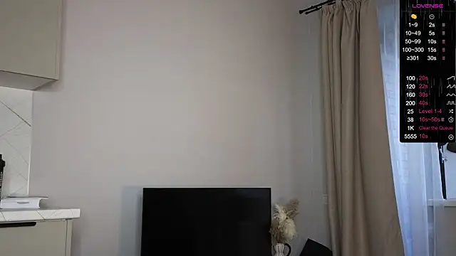 Snapshot of R1mmo__ chatting on 12, 9, 2025 R1mmo   online show from 12, 9, 2025