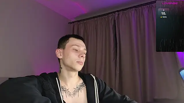 Snapshot of R1mmo__ chatting on 12, 10, 2025 R1mmo   online show from 12, 10, 2025