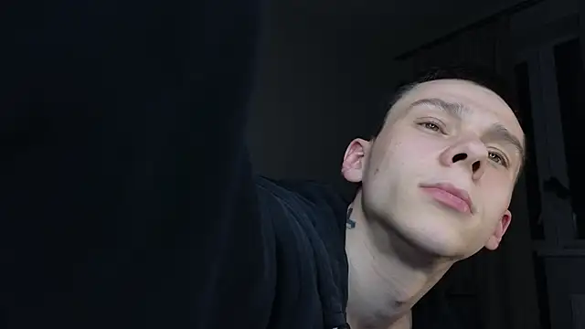 Snapshot of R1mmo__ chatting on 19, 10, 2025 R1mmo   online show from 19, 10, 2025