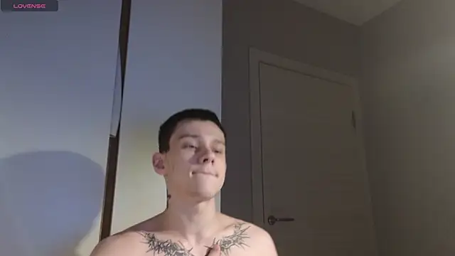 Snapshot of R1mmo__ chatting on 26, 10, 2025 R1mmo   online show from 26, 10, 2025