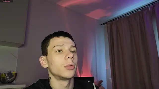 Snapshot of R1mmo__ chatting on 27, 10, 2025 R1mmo   online show from 27, 10, 2025