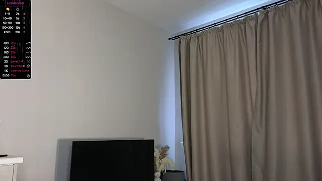 Snapshot of R1mmo__ chatting on 29, 10, 2025 R1mmo   online show from 29, 10, 2025