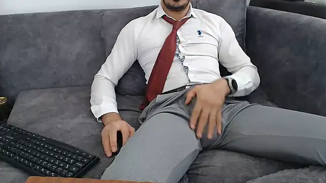Snapshot of Naughtb0y chatting on 6, 6, 2026 Naughtb0y online show from 6, 6, 2026