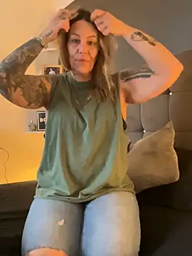 Snapshot of blondebitch2 chatting on 21, 1, 2025 blondebitch2 online show from 21, 1, 2025