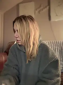 Snapshot of blondebitch2 chatting on 2, 2, 2025 blondebitch2 online show from 2, 2, 2025