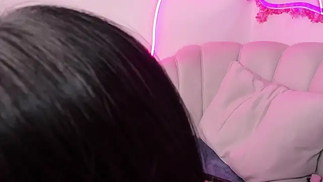 AndreaRoux online show from 7, 2, 2025