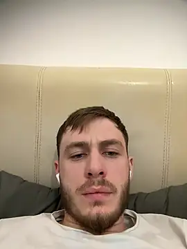 Snapshot of Julian128 chatting on 4, 3, 2025 Julian128 online show from 4, 3, 2025