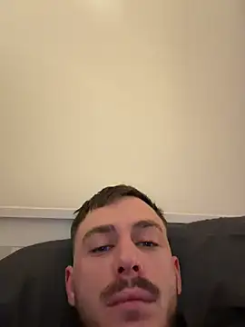 Snapshot of Julian128 chatting on 30, 11, 2025 Julian128 online show from 30, 11, 2025