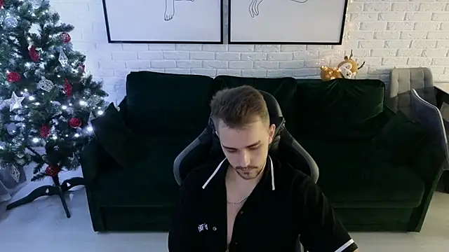 Snapshot of Larstar01 chatting on 5, 12, 2024 Larstar01 online show from 5, 12, 2024