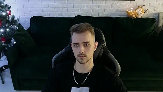 Snapshot of Larstar01 chatting on 18, 12, 2024 Larstar01 online show from 18, 12, 2024