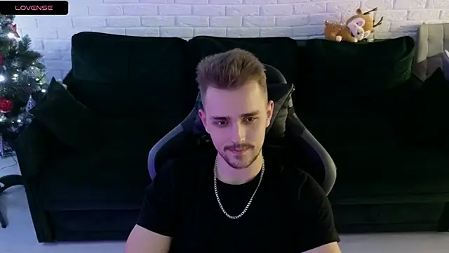 Snapshot of Larstar01 chatting on 28, 12, 2024 Larstar01 online show from 28, 12, 2024