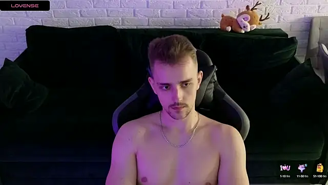 Snapshot of Larstar01 chatting on 8, 1, 2025 Larstar01 online show from 8, 1, 2025