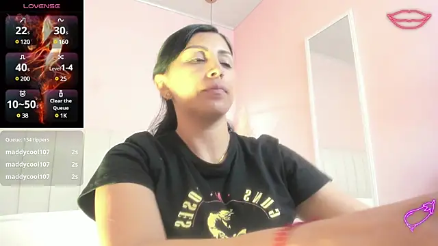 Snapshot of tiffani__love chatting on 30, 1, 2025 tiffani  love online show from 30, 1, 2025