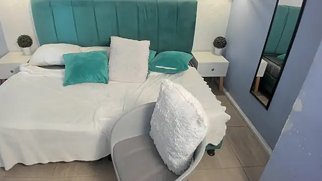 Snapshot of tiffani__love chatting on 13, 2, 2025 tiffani  love online show from 13, 2, 2025