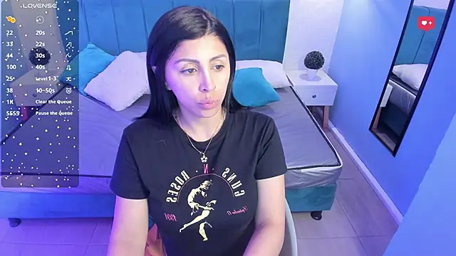 Snapshot of tiffani__love chatting on 14, 2, 2025 tiffani  love online show from 14, 2, 2025