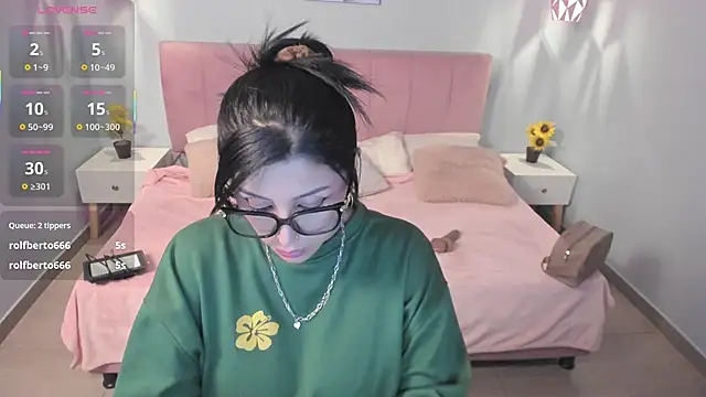 Snapshot of tiffani__love chatting on 22, 3, 2025 tiffani  love online show from 22, 3, 2025
