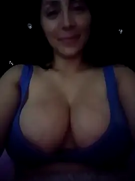 Snapshot of tiffani__love chatting on 8, 10, 2025 tiffani  love online show from 8, 10, 2025
