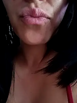 Snapshot of tiffani__love chatting on 9, 10, 2025 tiffani  love online show from 9, 10, 2025