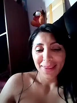 Snapshot of tiffani__love chatting on 20, 10, 2025 tiffani  love online show from 20, 10, 2025