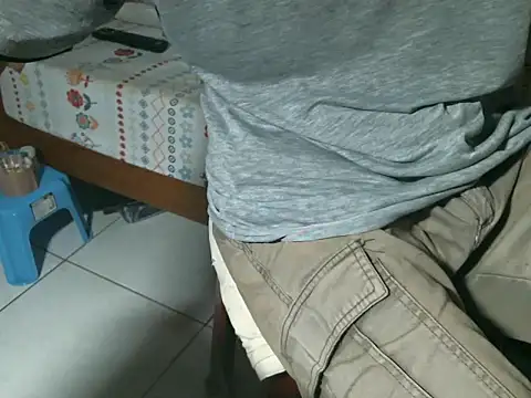 triangle0623 online show from 25, 10, 2025