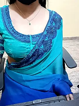 Snapshot of Nithya_05 chatting on 17, 11, 2025 Nithya 05 online show from 17, 11, 2025