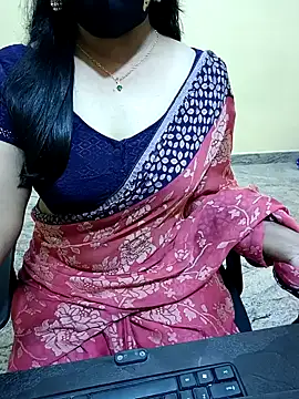 Snapshot of Nithya_05 chatting on 18, 11, 2025 Nithya 05 online show from 18, 11, 2025