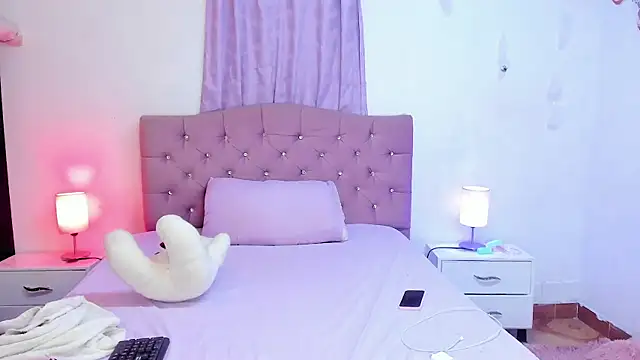 Latinabombsheell online show from 11, 11, 2025