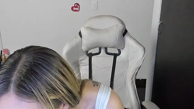 Andreina Suann online show from 28, 1, 2025