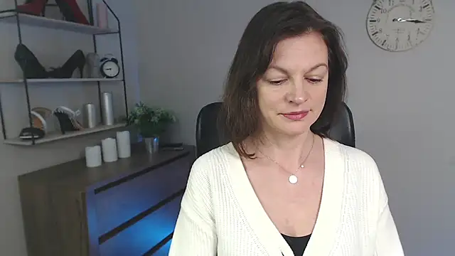 VivianWILD online show from 5, 3, 2025