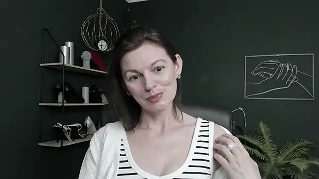 Snapshot of VivianWILD chatting on 17, 6, 2026 VivianWILD online show from 17, 6, 2026