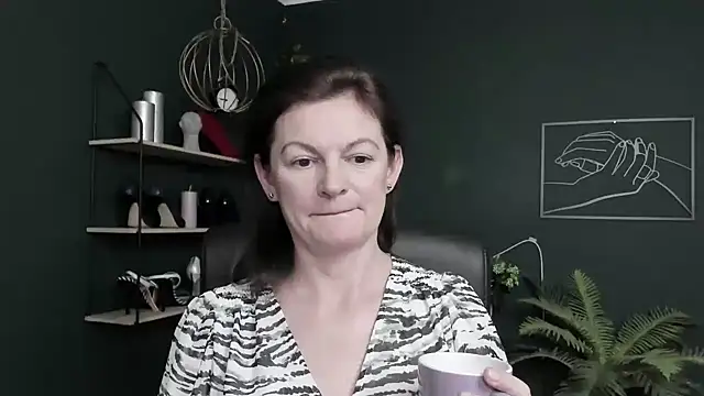 Snapshot of VivianWILD chatting on 18, 6, 2026 VivianWILD online show from 18, 6, 2026