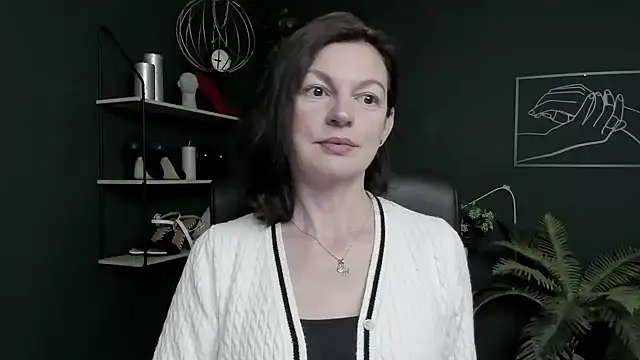 Snapshot of VivianWILD chatting on 7, 7, 2026 VivianWILD online show from 7, 7, 2026