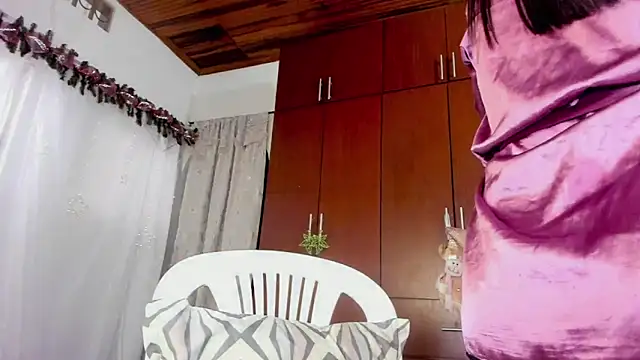 Snapshot of loreth_J chatting on 21, 12, 2024 loreth J online show from 21, 12, 2024