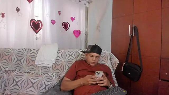 Snapshot of loreth_J chatting on 15, 9, 2025 loreth J online show from 15, 9, 2025