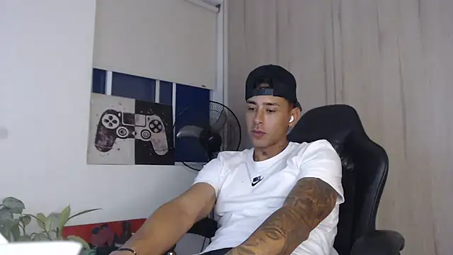 Snapshot of felipelopezz23 chatting on 16, 5, 2026 felipelopezz23 online show from 16, 5, 2026