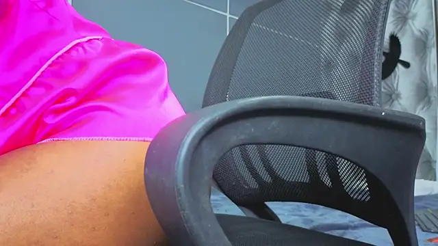 Snapshot of Hilary-banks chatting on 24, 10, 2025 Hilary-banks online show from 24, 10, 2025