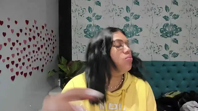 LindaBreeS online show from 4, 2, 2025