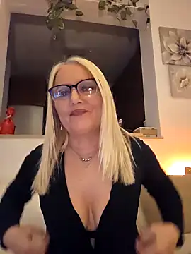 Snapshot of kikkastar chatting on 17, 2, 2025 kikkastar online show from 17, 2, 2025