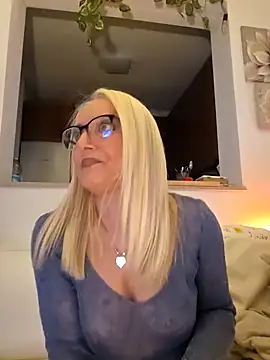 Snapshot of kikkastar chatting on 25, 2, 2025 kikkastar online show from 25, 2, 2025