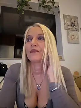 Snapshot of kikkastar chatting on 7, 3, 2025 kikkastar online show from 7, 3, 2025