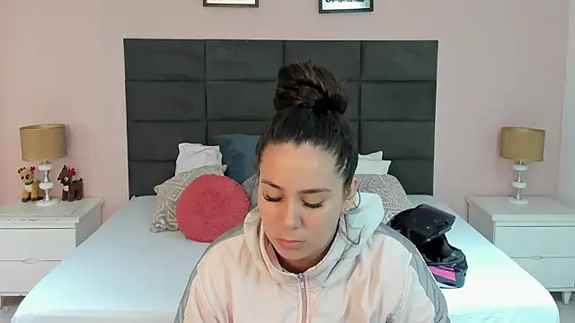 MadisonJenner online show from 20, 12, 2025