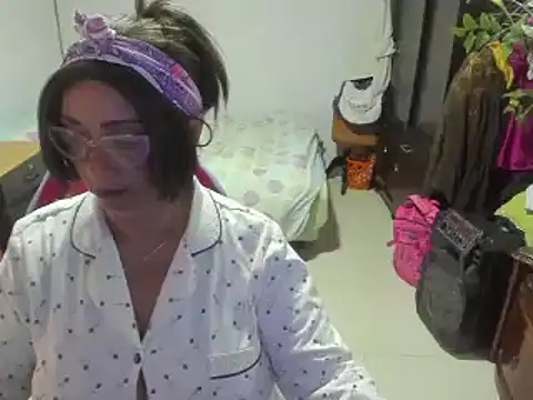 Mrs mommy  online show from 24, 2, 2025