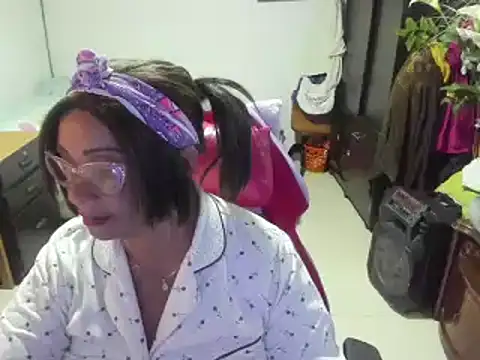 Mrs mommy  online show from 24, 2, 2025